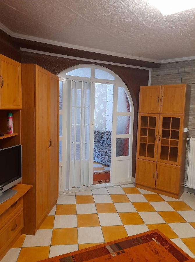Gyoengyvirag Apartment Romhány Exterior foto